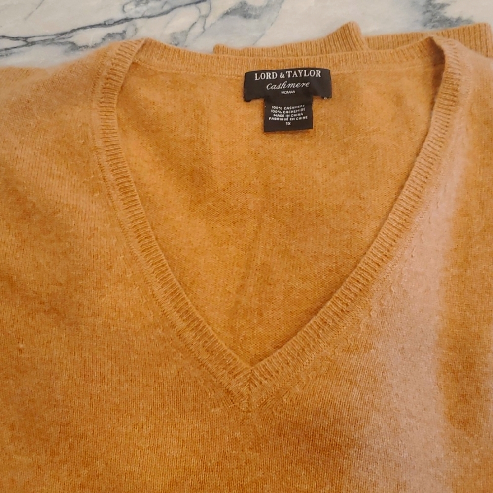 1X Camel 100% Cashmere Vneck sweater, worn once, dry cleaned